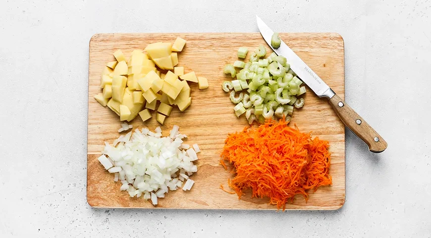 Домашний суп с чесночными галушками: шаг 3