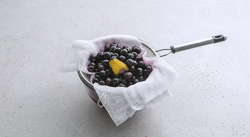 Домашняя настойка из черники на водке: шаг 3