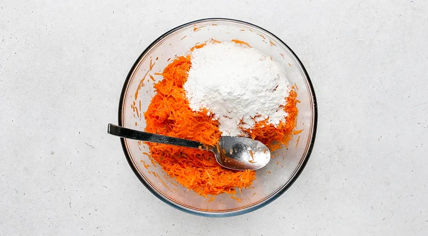 Драники из моркови: шаг 3