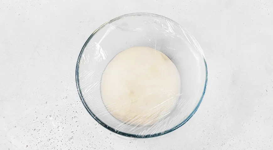 Дрожжевые пирожки со свеклой и яблоками на сковороде: шаг 3