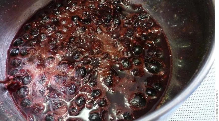 Джем из винограда и черноплодной рябины: шаг 3