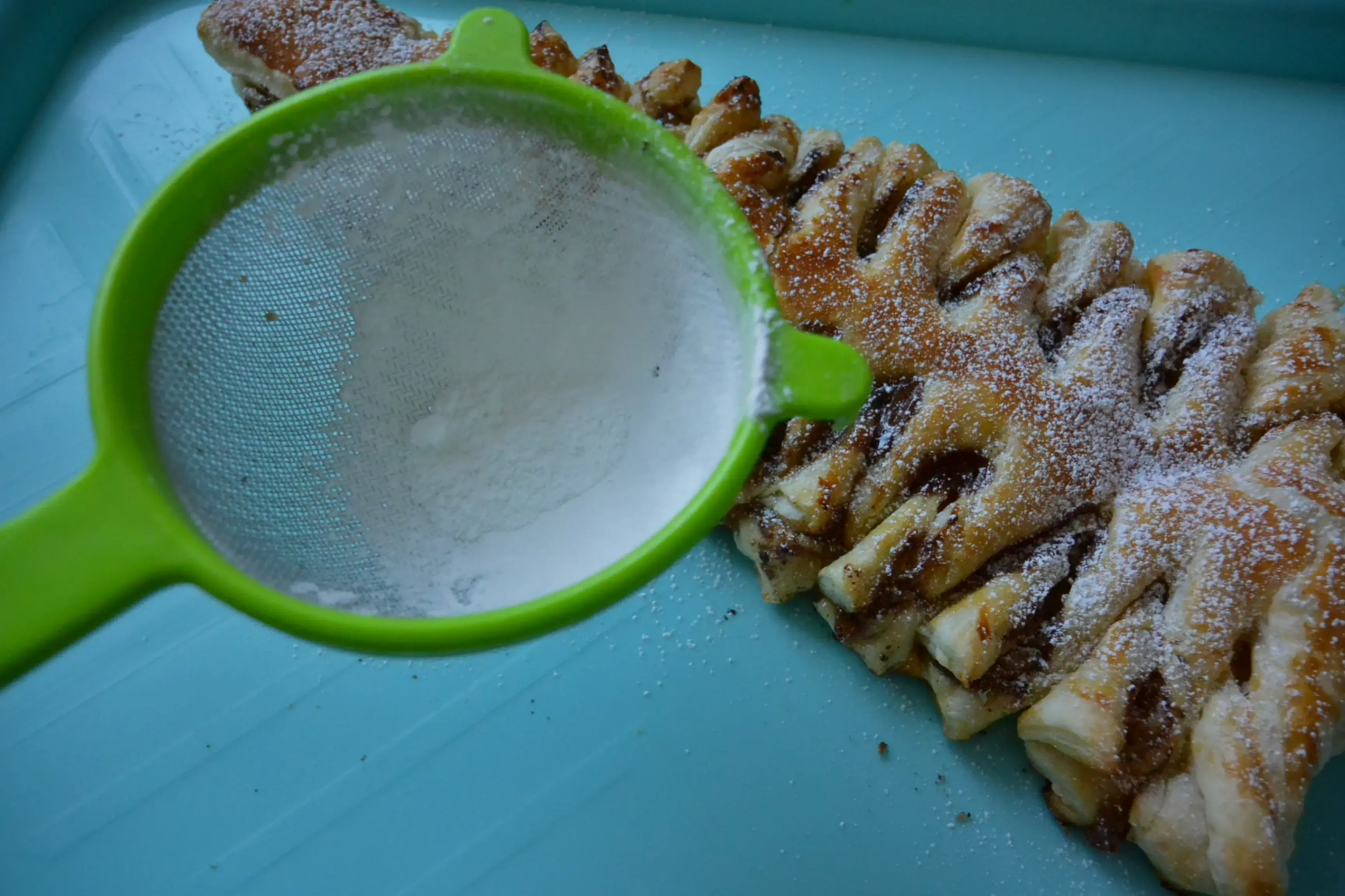 Ёлочка из слоёного теста: шаг 3