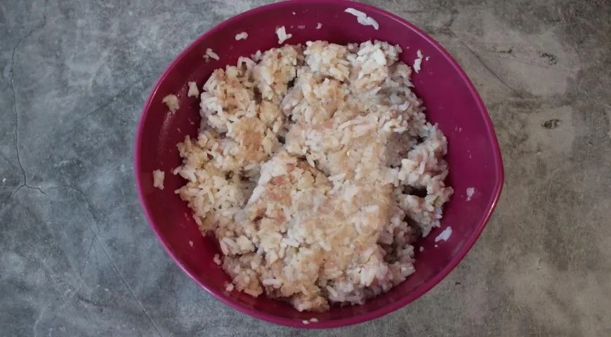 Ежики в томатном соусе: шаг 3