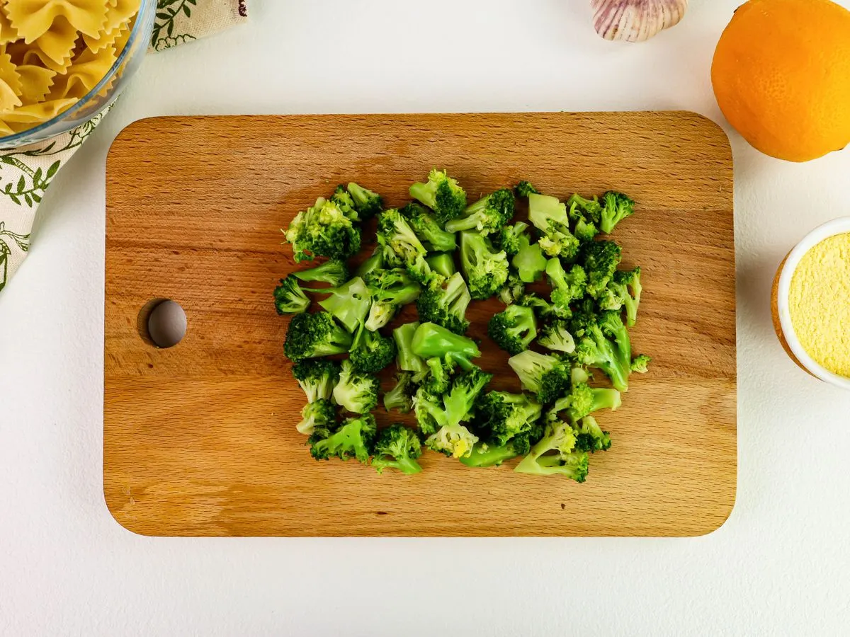 Шаг 3: Фарфалле с брокколи и шампиньонами в сливочно-цитрусовом соусе