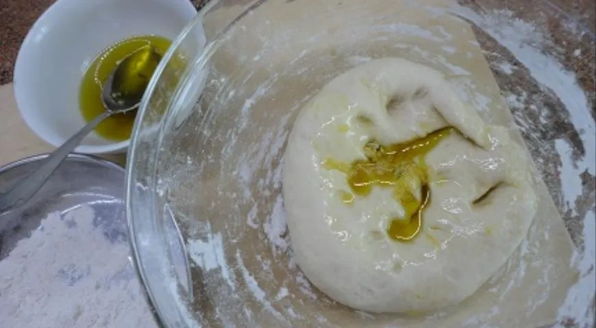 Итальянская фокачча с чесночным маслом: шаг 3