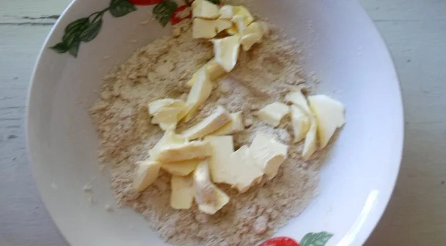 Галета с творогом, яблоками и кизилом: шаг 3