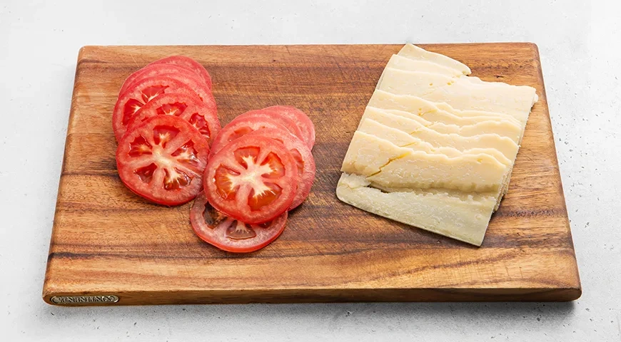 Гармошка из свинины с помидорами: шаг 3