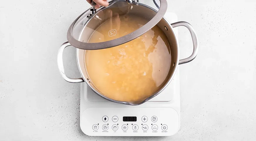 Гороховая каша с тушенкой: шаг 3