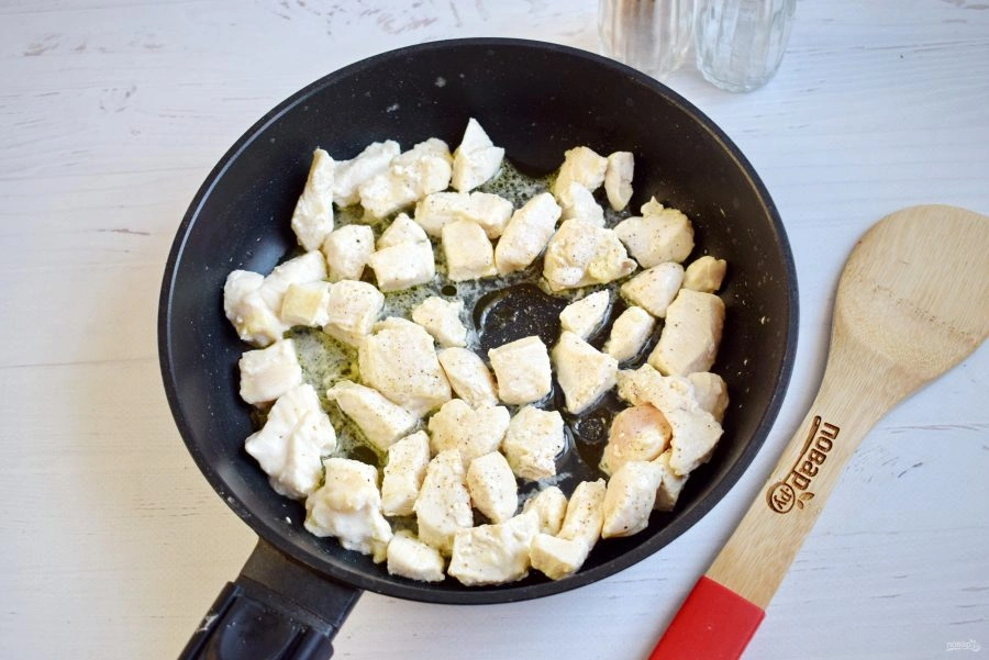 Шаг 3: Гороховый суп с чесночным и рулет и ками