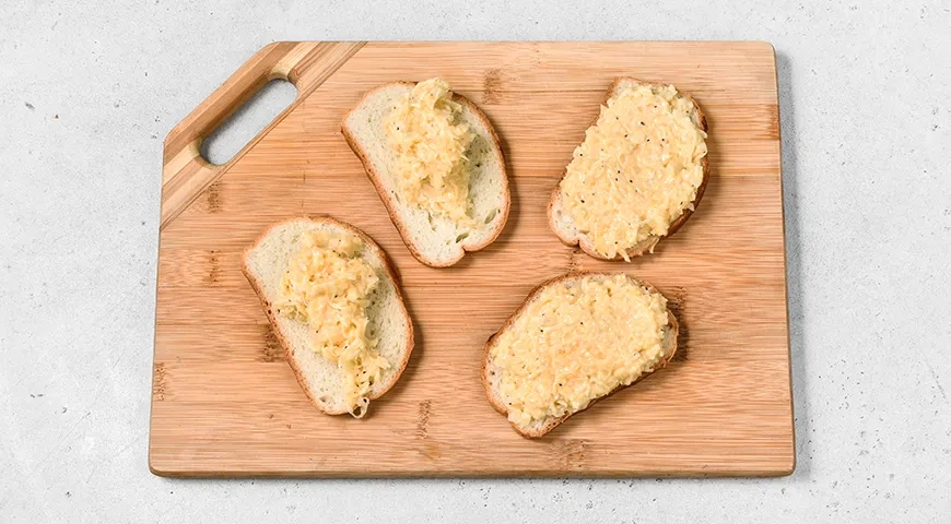 Горячие бутерброды с луком: шаг 3