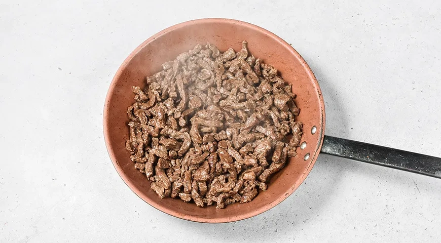 Говядина по-строгановски (бефстроганов): шаг 3