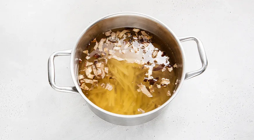 Грибной суп из шампиньонов с картофелем: шаг 3