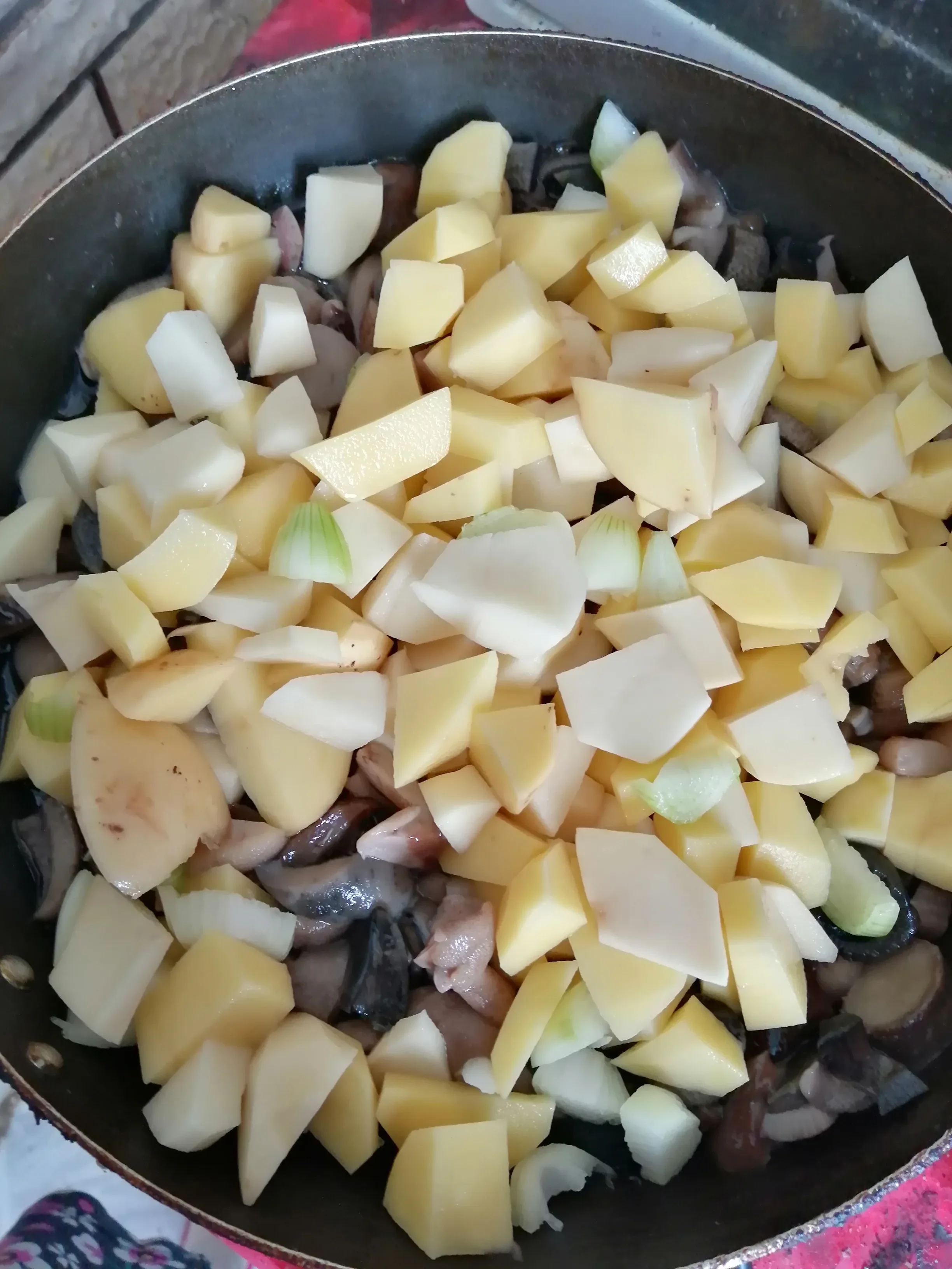 Грибы, жаренные с картофелем: шаг 3