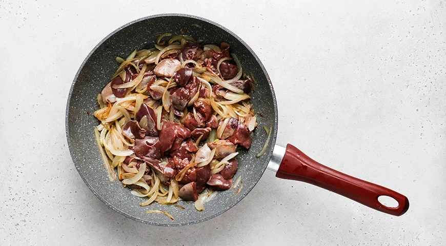 Гуляш из куриной печени: шаг 3