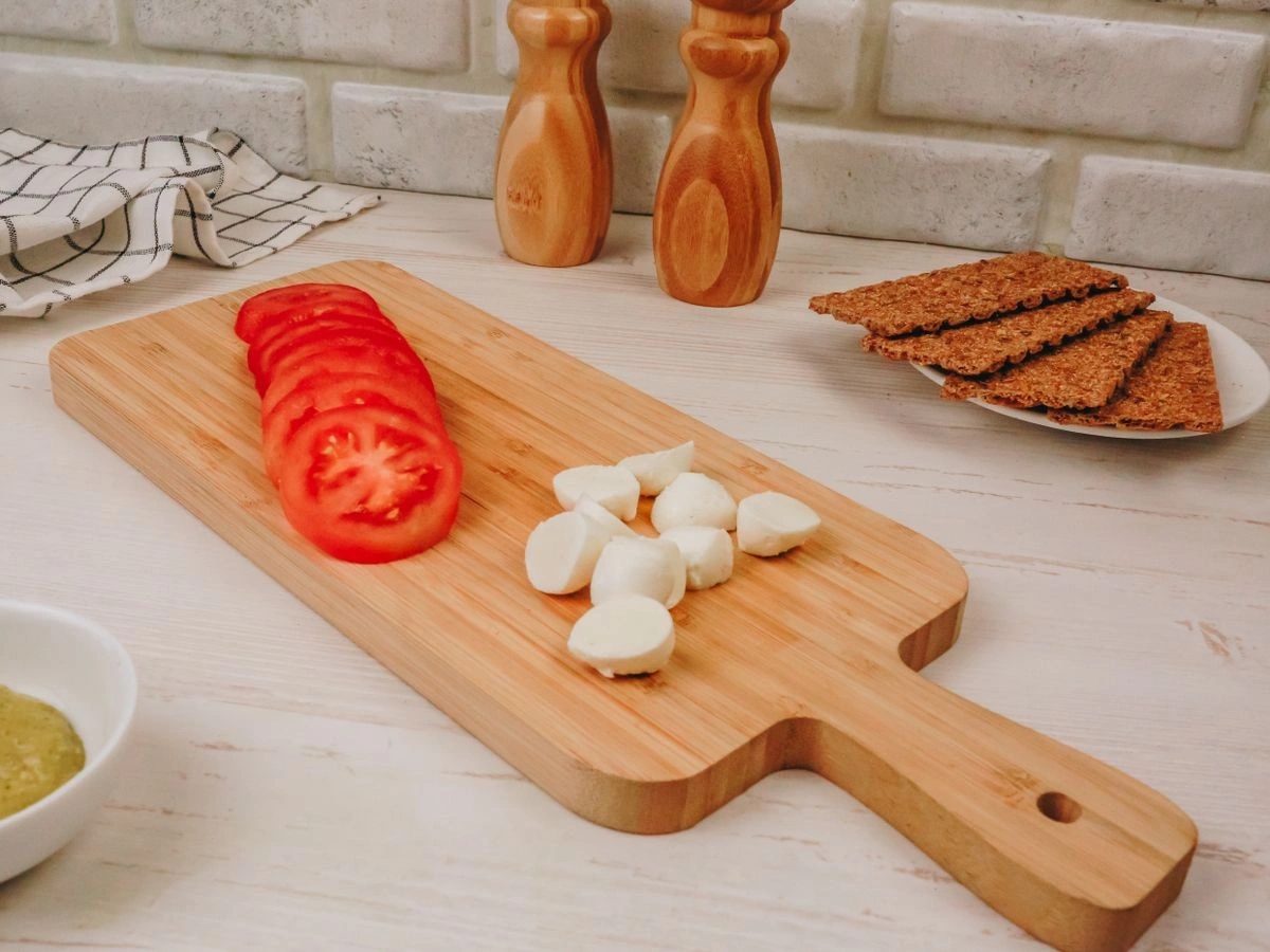 Шаг 3: Хлебцы «Капрезе» с томатами «Пинк Парадайз»