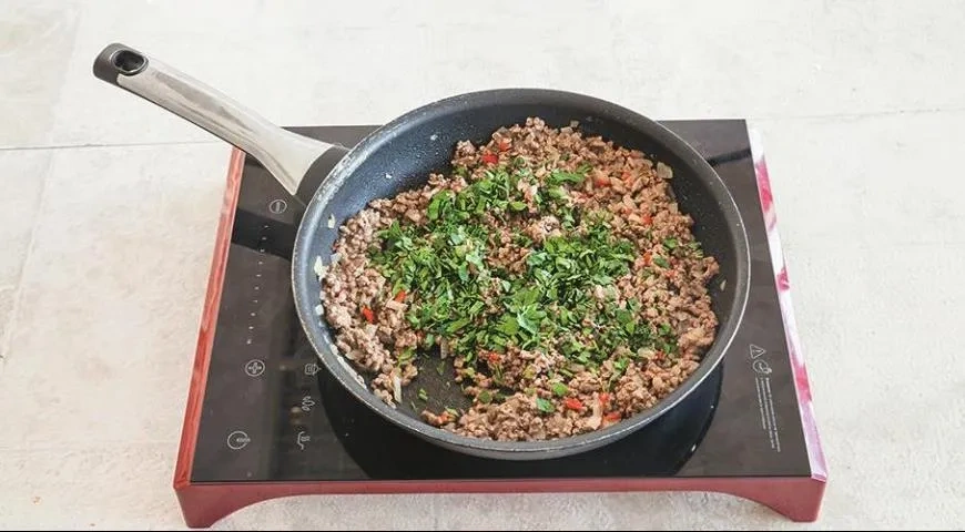 Хрустящие пирожки с мясной начинкой: шаг 3