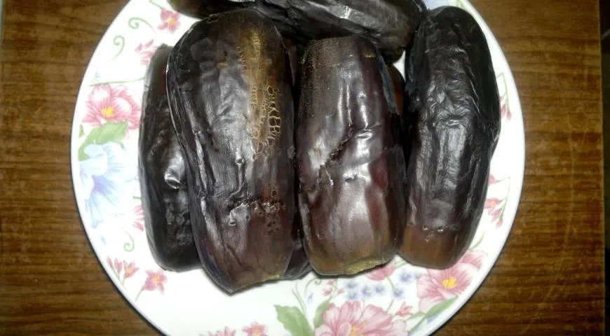 Вкусная икра из баклажанов: шаг 3