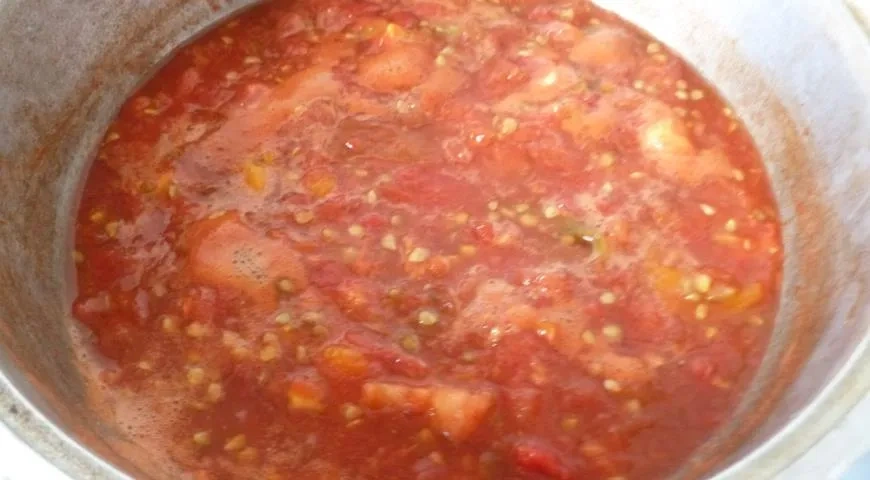 Икра из кабачков, помидоров и лука: шаг 3
