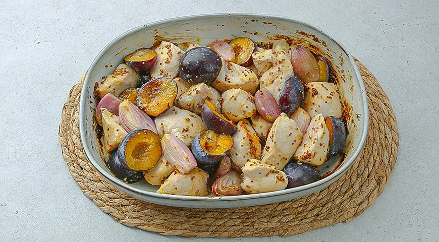 Индейка, запеченная со сливами и шалотом: шаг 3