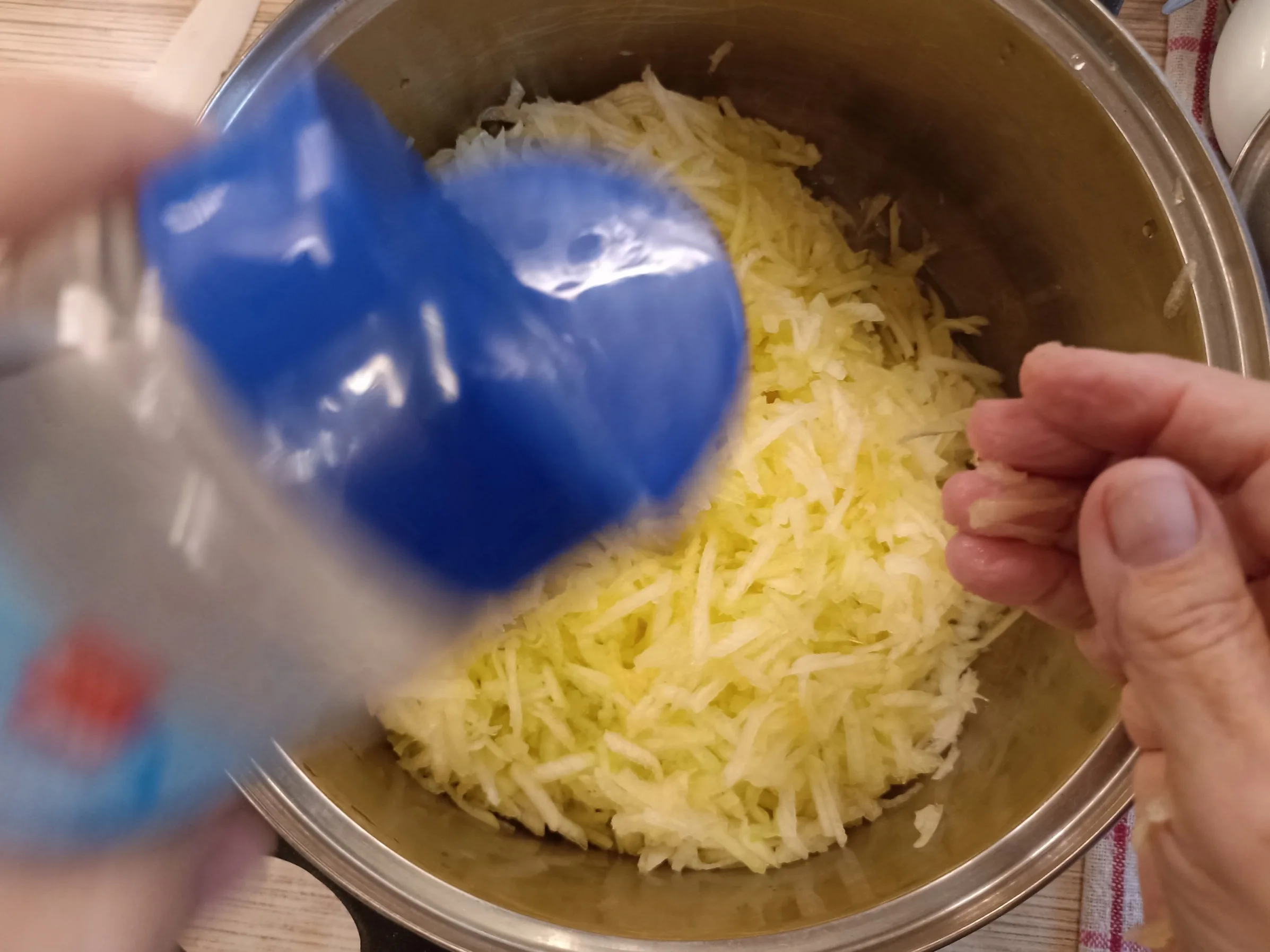 Шаг 3: Кабачковые оладьи как у бабушки