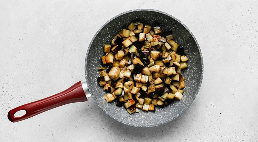 Капуста, тушенная с баклажанами: шаг 3