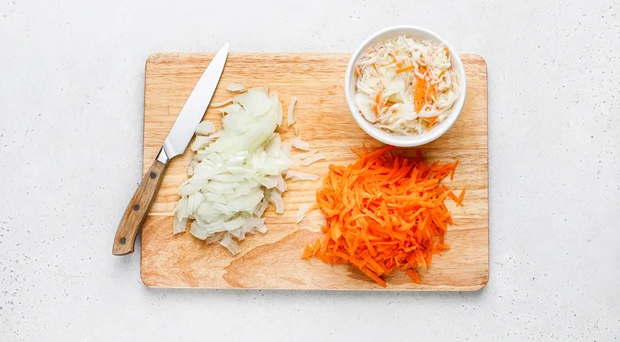 Капуста, тушённая с мясом по-домашнему: шаг 3