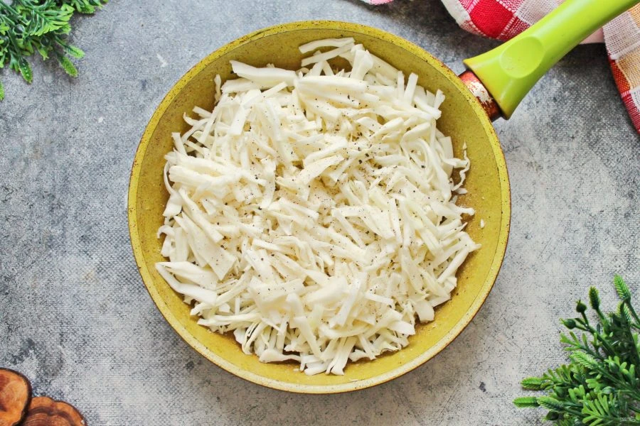 Шаг 3: Капустная солянка с со с и с кой