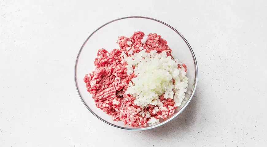 Картофельная запеканка с фаршем и овощами под сыром: шаг 3