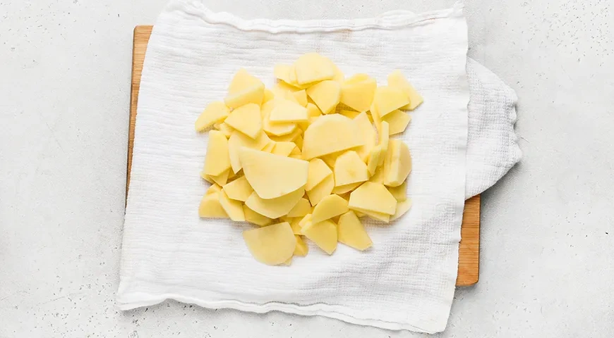 Картошка в сметанном соусе с луком: шаг 3