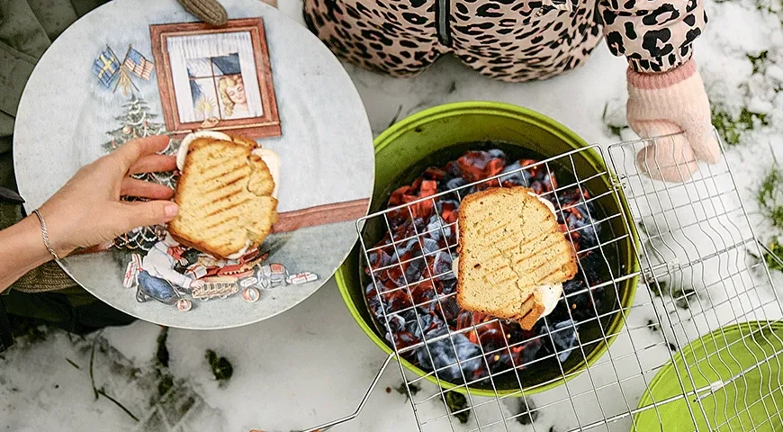 Кекс с маршмеллоу и шоколадом на гриле: шаг 3