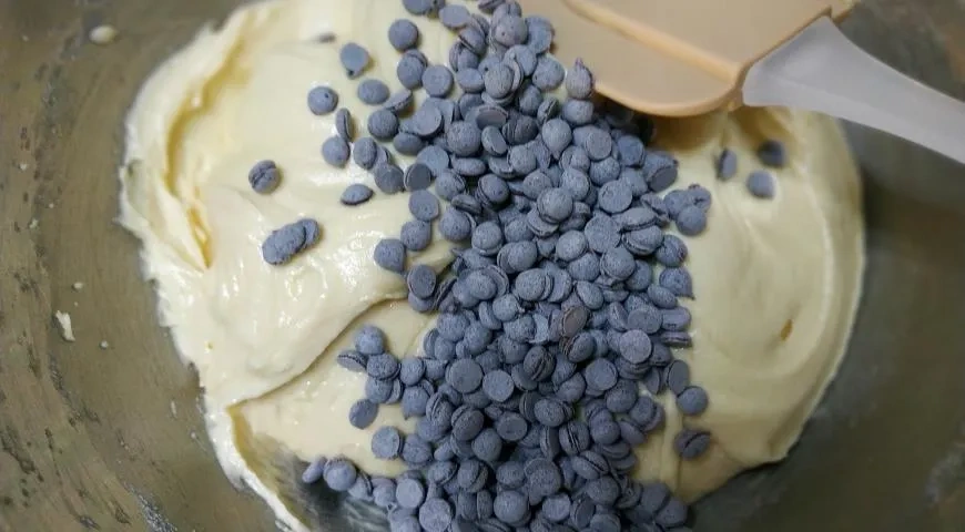 Кекс на сгущенном молоке с шоколадом: шаг 3