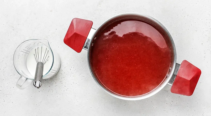 Кисель из клубничного варенья: шаг 3