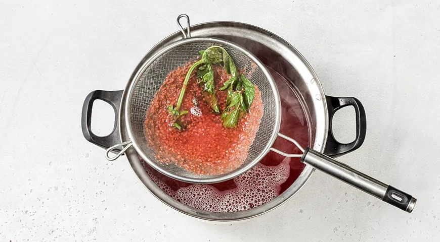 Кисель из малинового варенья: шаг 3