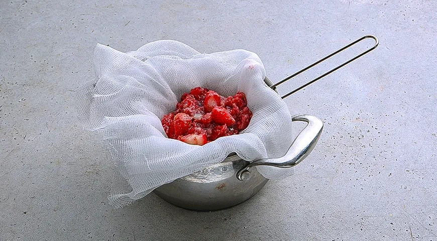 Клубничный ликер со сливками в домашних условиях: шаг 3