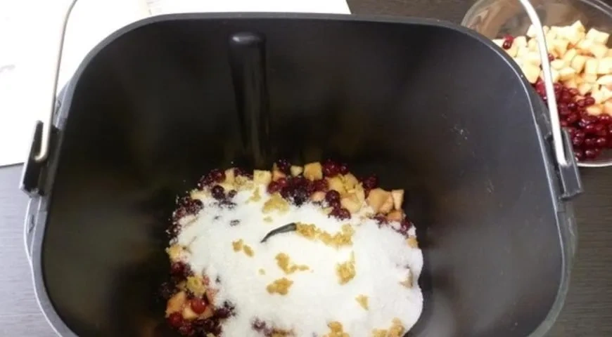 Клюквенное варенье с айвой и имбирем: шаг 3