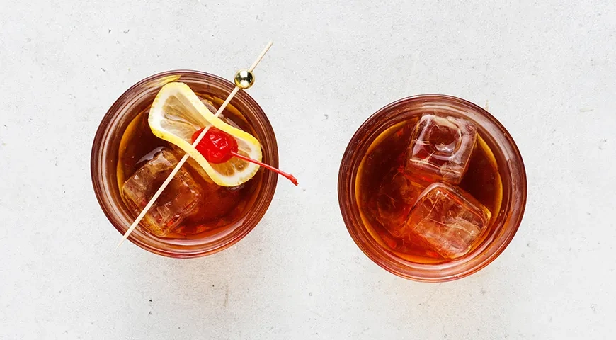 Коктейль Черный русский: шаг 3