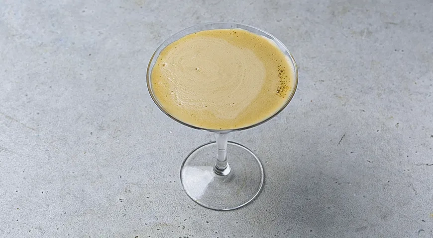 Коктейль «Эспрессо-мартини» (Espresso Martini): шаг 3