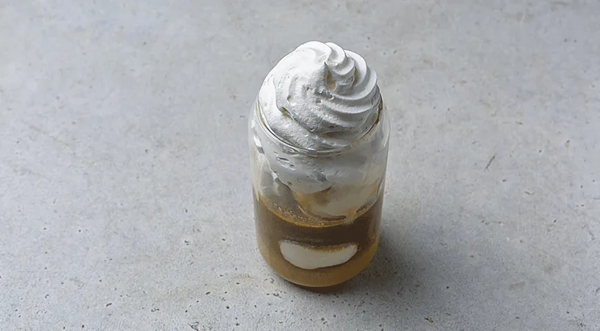 Коктейль из кофе со сливочным ликером «Сливочные облака»: шаг 3