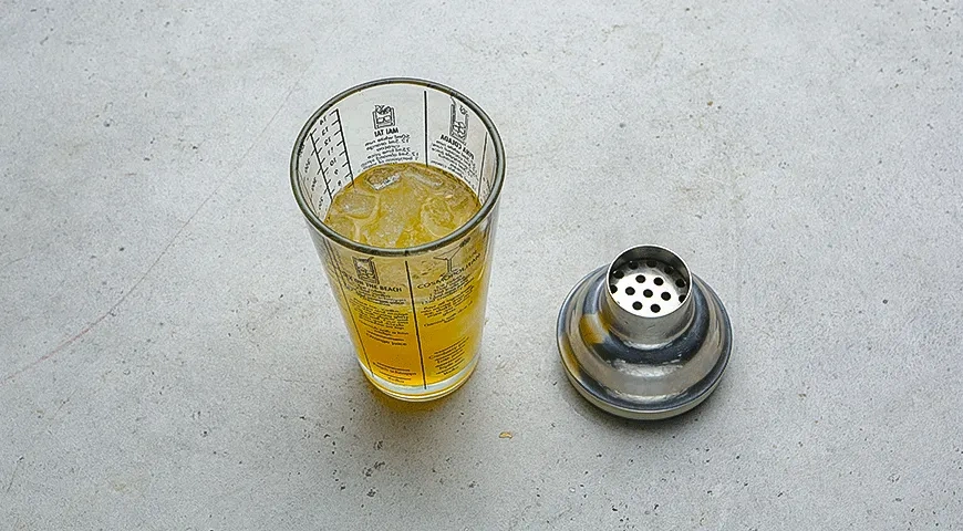 Коктейль «Медовый виски-физз»: шаг 3