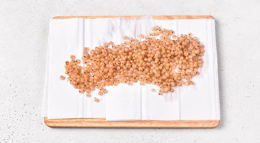 Компот из белой смородины на зиму: шаг 3