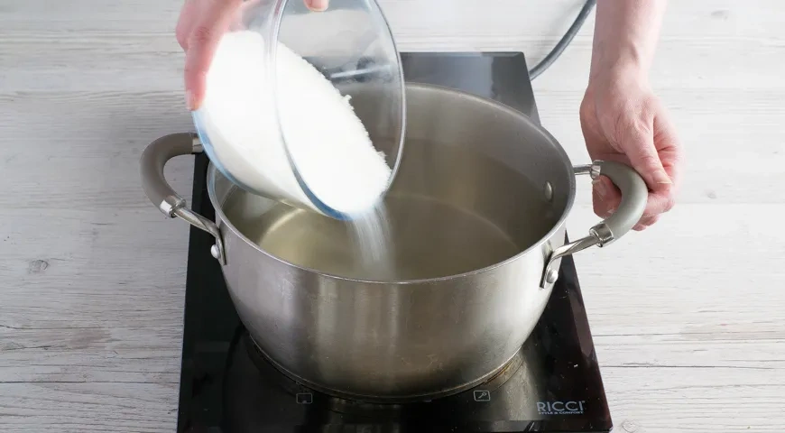 Компот из черной смородины на зиму: шаг 3