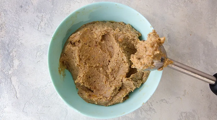 Конфеты из сухофруктов и орехов в шоколаде: шаг 3