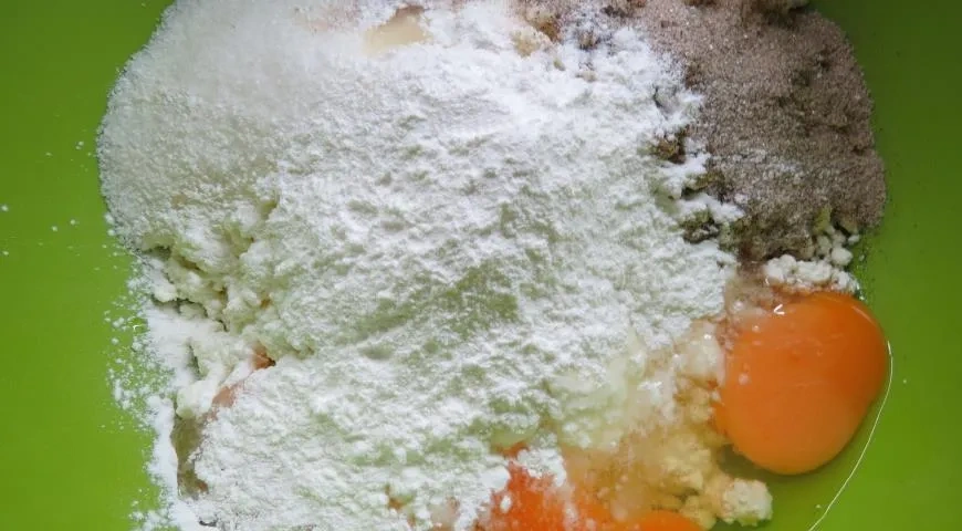 Королевская ватрушка с черникой и миндальным штрейзелем: шаг 3