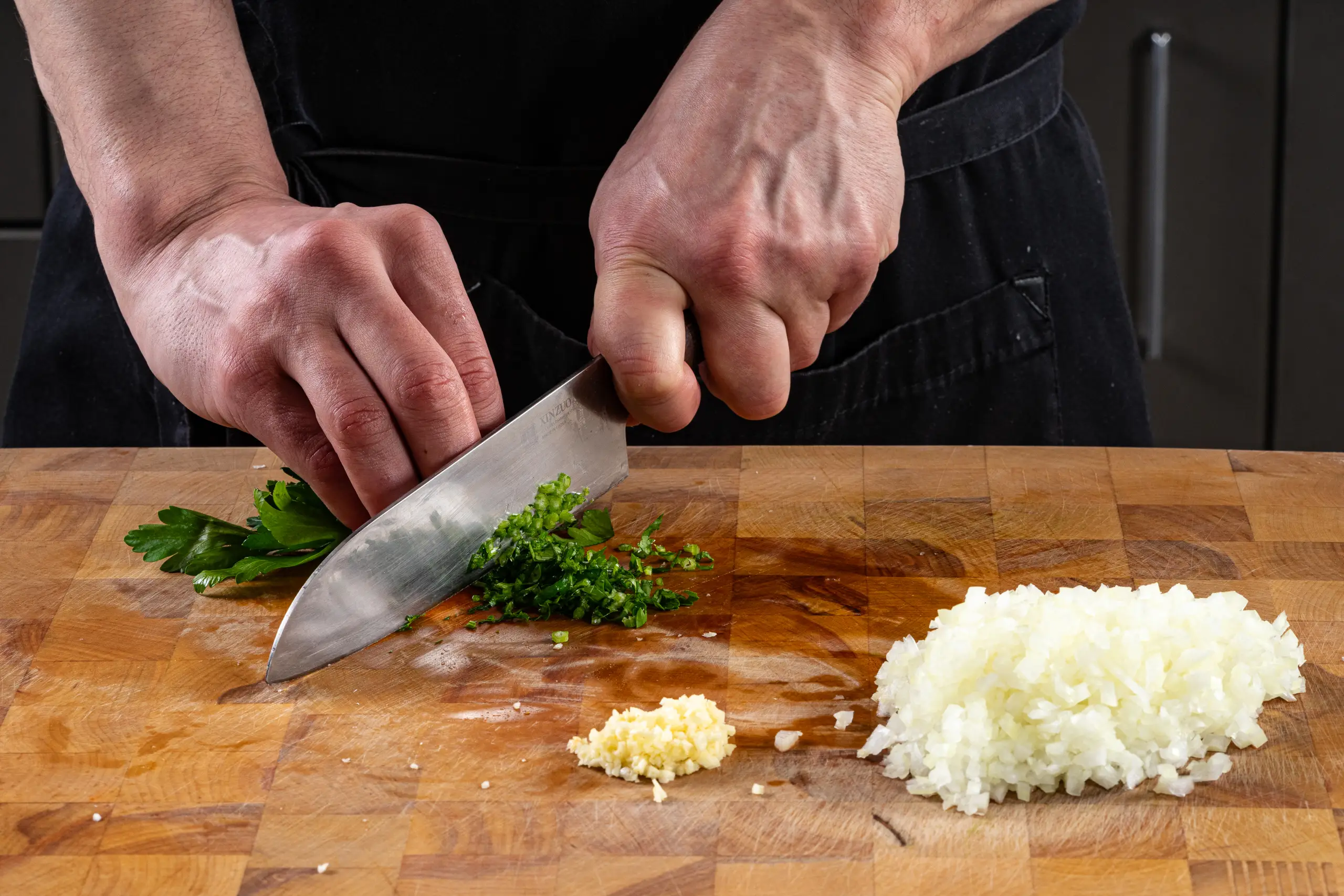 Шаг 3: Котлеты из гречки с луком и пармезаном