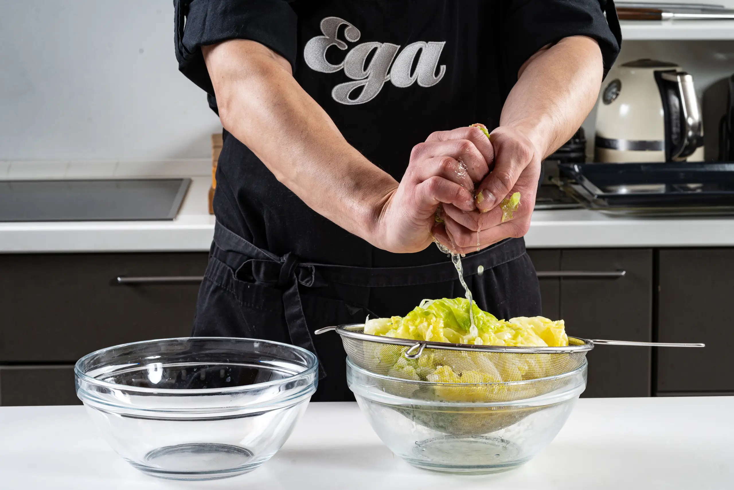 Шаг 3: Котлеты из капусты с острым соусом