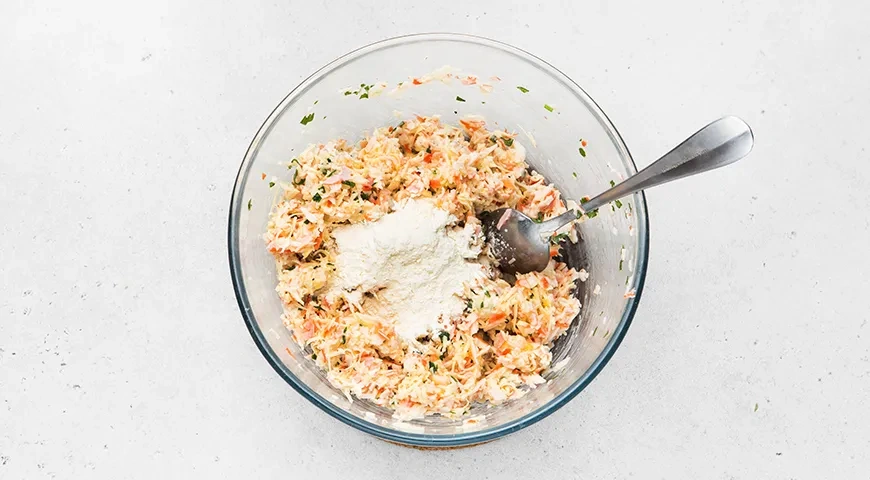 Котлеты из крабовых палочек: шаг 3