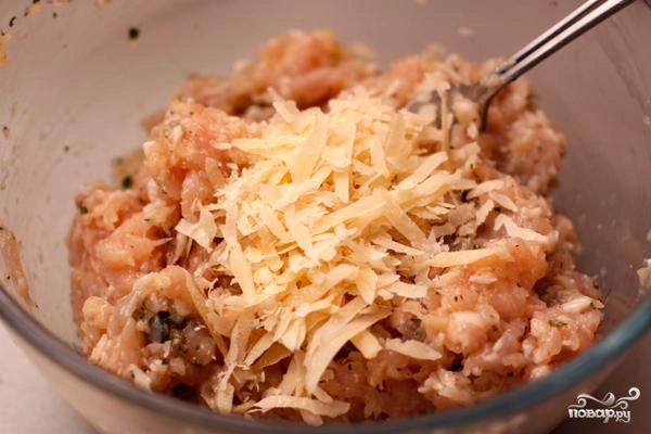 Шаг 3: Котлеты куриные с сыром