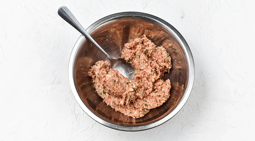 Котлеты в вафельных коржах: шаг 3