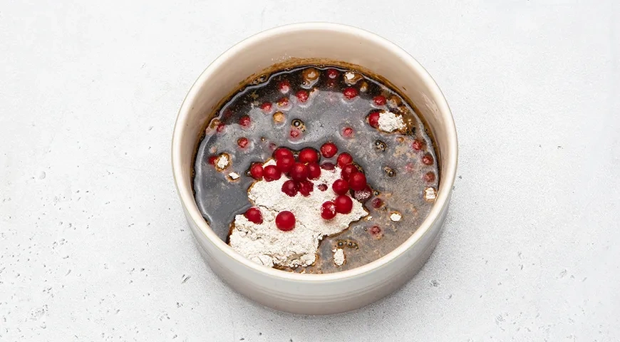 Кулага - старинный русский десерт из ягод и ржаной муки: шаг 3