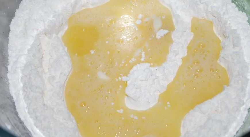 Кулич с шоколадом и миндалем: шаг 3